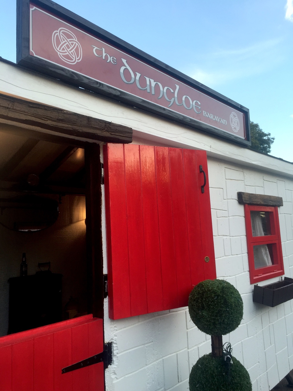 The Dungloe Baravan – All the Craic and Pints, on Wheels!